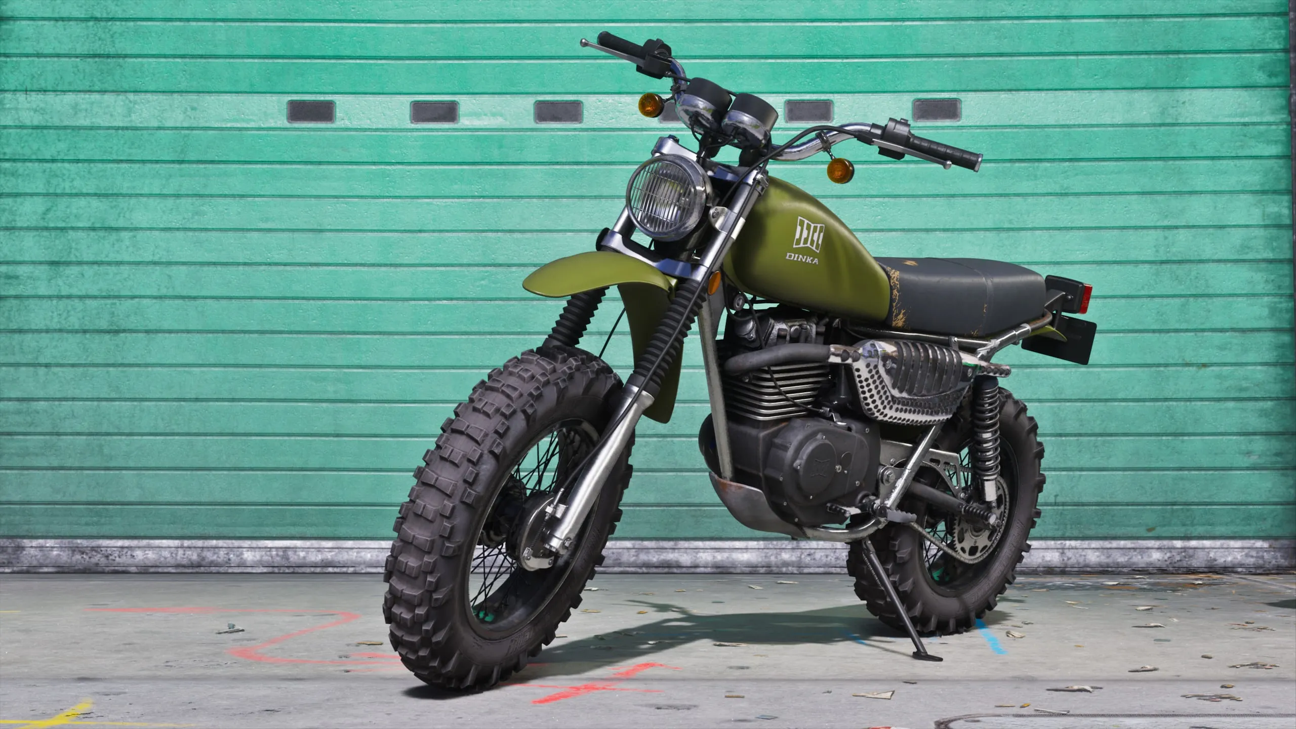 Оливковый мотоцикл Dinka Enduro у гаражных ворот